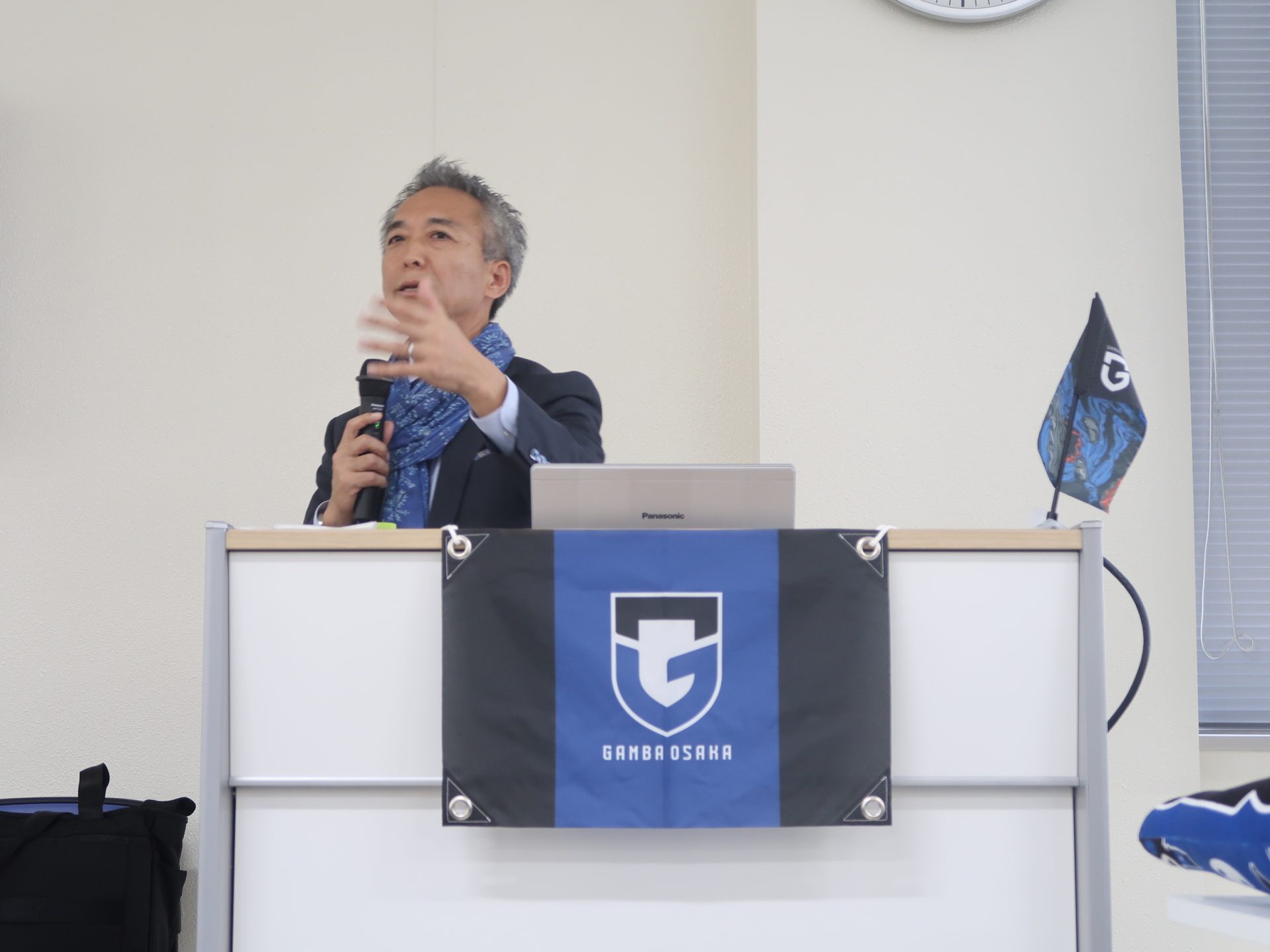 ガンバ大阪 伊藤慎次氏が情報融合学環講義に登壇！