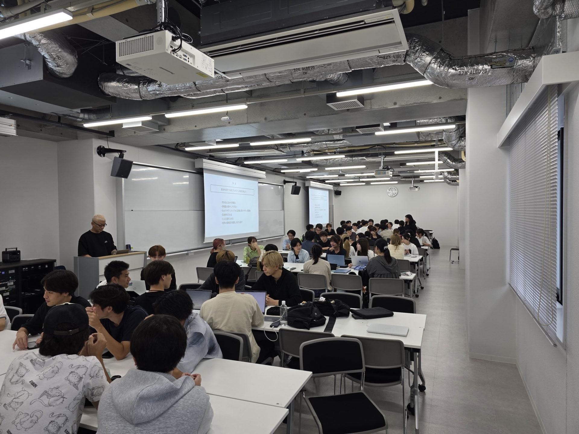 後学期授業が始まりました　1年次科目「プレゼンテーション実習」を実施